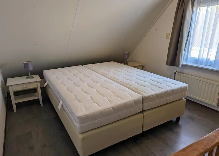 6 Persoons Vakantie Villa, Met Sauna En Grote Tuin Aan De Noordzee